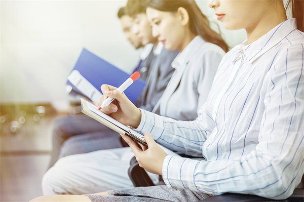 人才挖掘與選拔：全面評(píng)估候選人能力，選拔優(yōu)秀人才