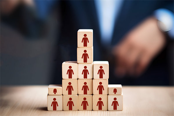 企業(yè)的發(fā)展戰(zhàn)略不僅僅是老板一個人的問題，還有誰？