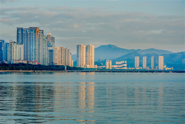 珠海戰(zhàn)略咨詢公司如何幫助企業(yè)制定長遠(yuǎn)發(fā)展規(guī)劃？