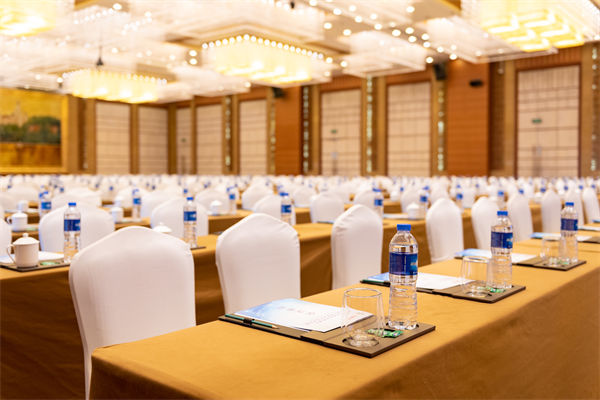 兩會(huì)熱議破解企業(yè)“生長(zhǎng)痛”，對(duì)企業(yè)戰(zhàn)略管理有何啟示？