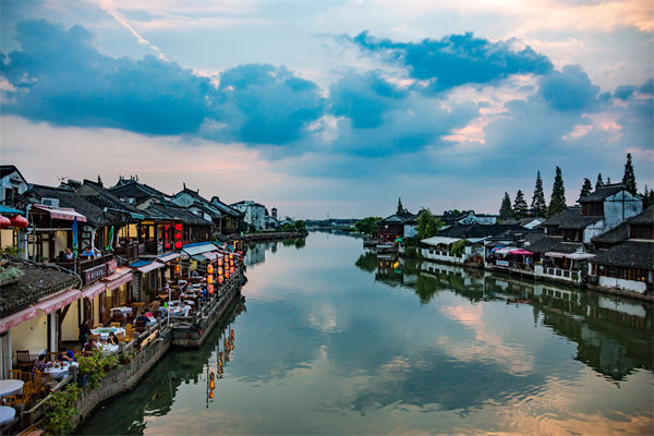 以文化賦能經(jīng)濟(jì)社會(huì)發(fā)展，企業(yè)營(yíng)銷管理對(duì)此有何啟發(fā)？