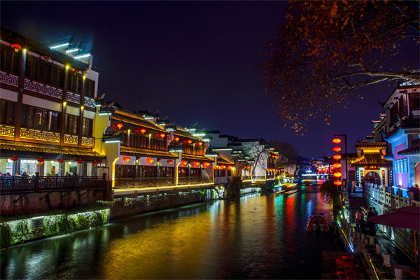 企業(yè)發(fā)展陷入瓶頸，南京戰(zhàn)略咨詢公司如何定制破局突圍方案？