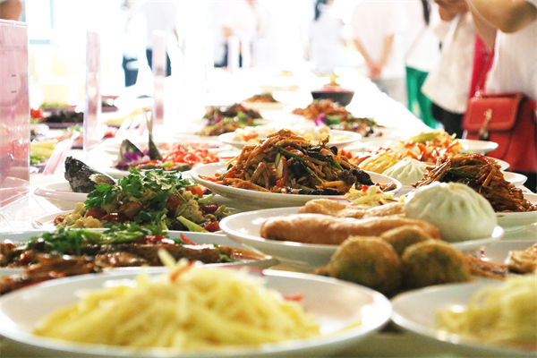 品牌營(yíng)銷分析：第一批開零食店的人，賺夠千萬離場(chǎng)了