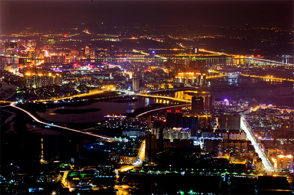 清遠(yuǎn)戰(zhàn)略咨詢公司洞察市場(chǎng)，如何精準(zhǔn)為企業(yè)定位發(fā)展方向？
